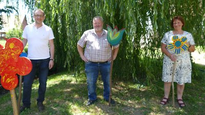 Holzblumenaktion des Obst- und Gartenbauvereins wird zum Hingucker im Jubiläumsjahr